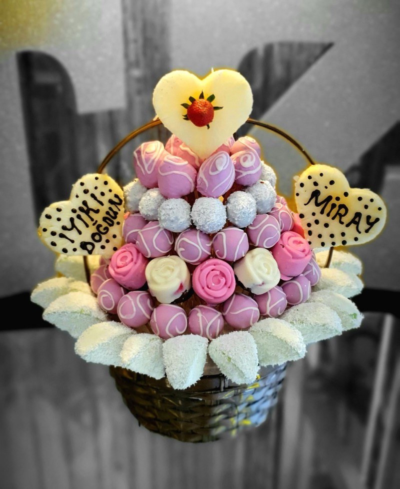 Pembe Doğumgünü Sepeti